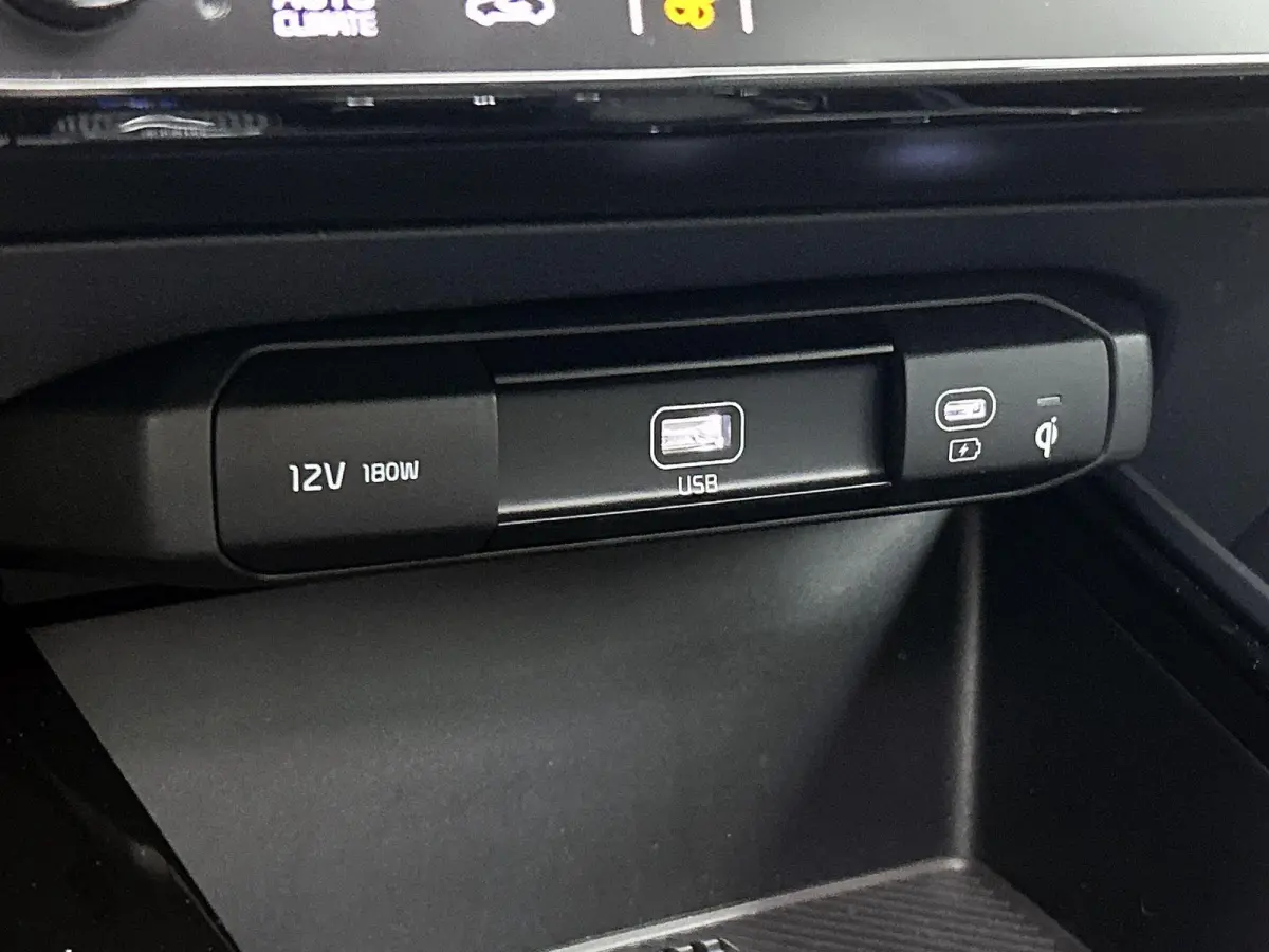 1.6 136pk Hybrid ExecutiveLine Automaat | Trekhaak | Schuif-/Kanteldak | Elektrisch Verstelb. Bestuurdersstoel | Adaptieve Cruise Control | Camera | Head-Up Display | 18"LMV | Keyless Entry/