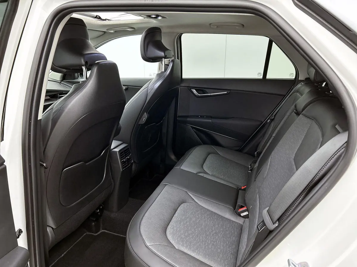 1.6 136pk Hybrid ExecutiveLine Automaat | Trekhaak | Schuif-/Kanteldak | Elektrisch Verstelb. Bestuurdersstoel | Adaptieve Cruise Control | Camera | Head-Up Display | 18"LMV | Keyless Entry/