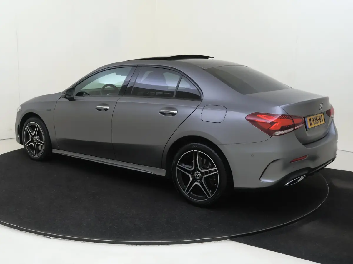 250 e Business Solution AMG Limited Mountaingrijs Magno /Panoramadak /Memory