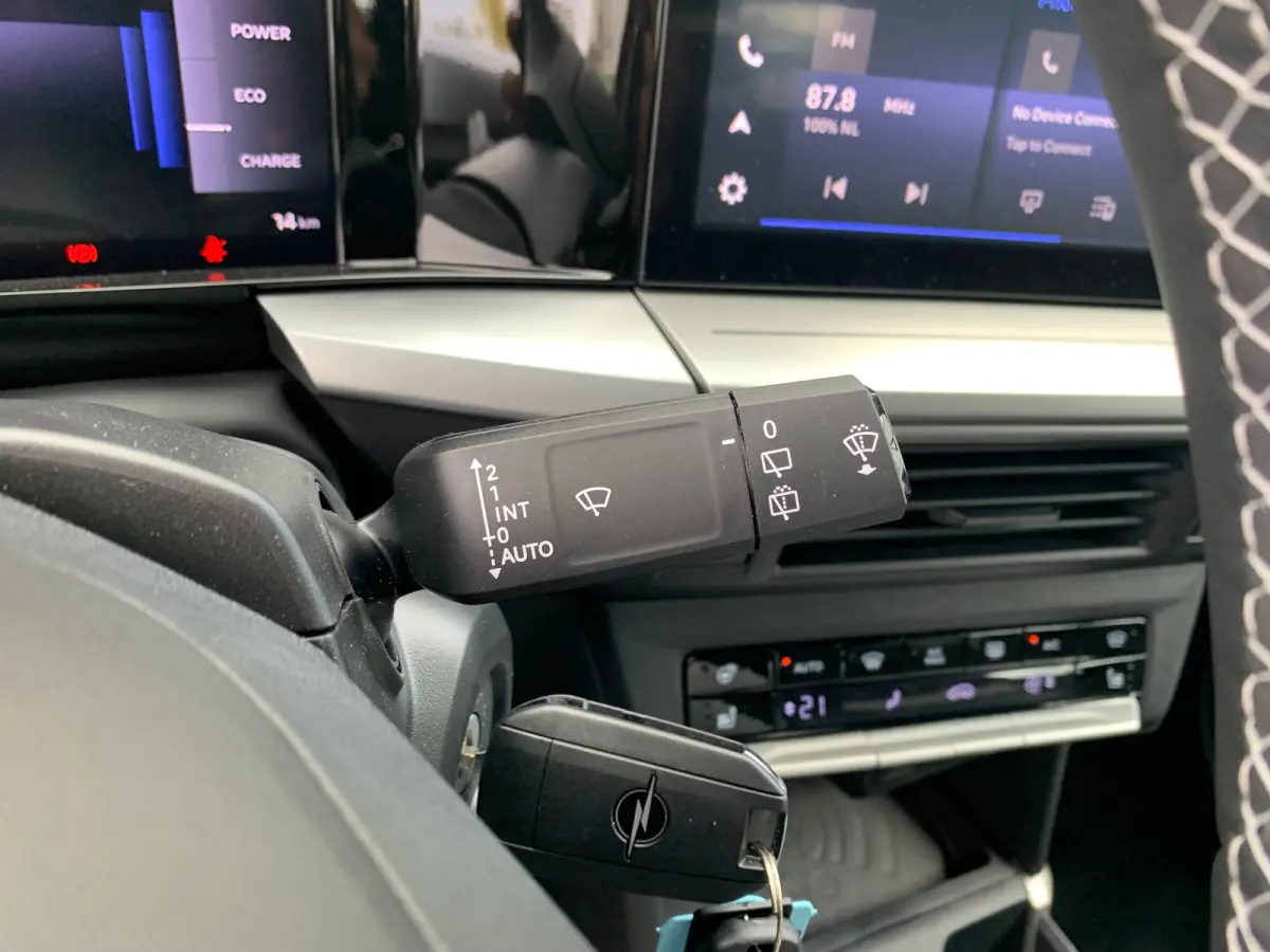 GS 44 kWh Airco | Camera | Cruise Control | DAB | LED | LMV 17" | Navi | PDC V&A | Stoel-Stuur en Voorruitverwarming |