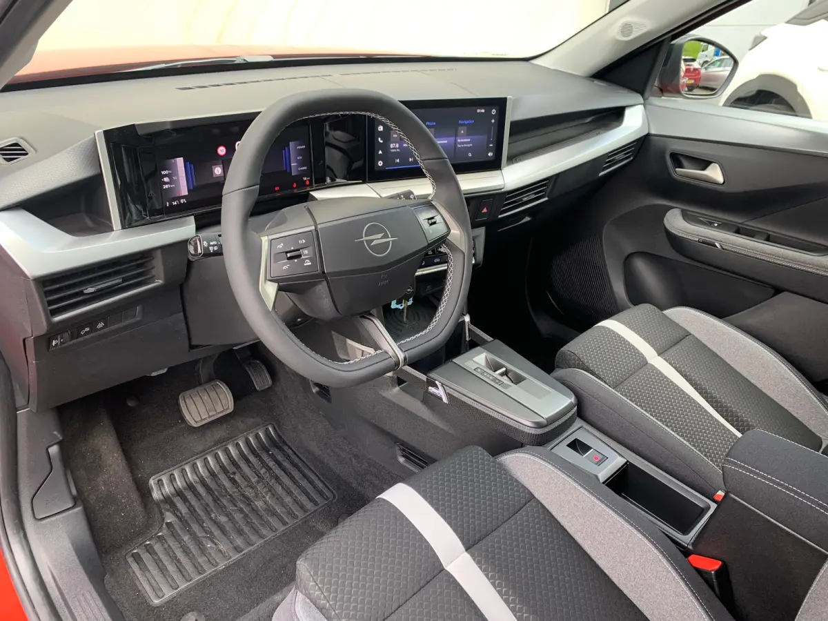 GS 44 kWh Airco | Camera | Cruise Control | DAB | LED | LMV 17" | Navi | PDC V&A | Stoel-Stuur en Voorruitverwarming |