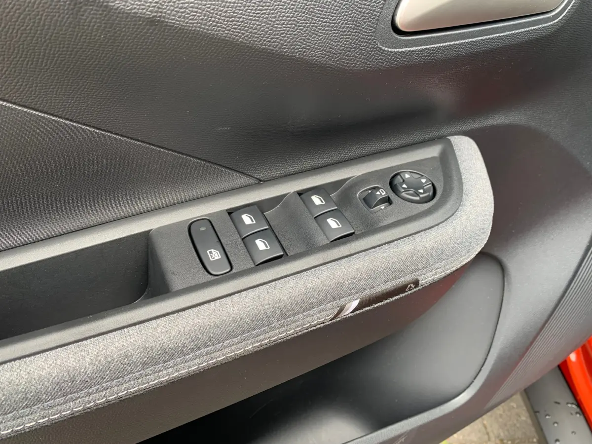 GS 44 kWh Airco | Camera | Cruise Control | DAB | LED | LMV 17" | Navi | PDC V&A | Stoel-Stuur en Voorruitverwarming |