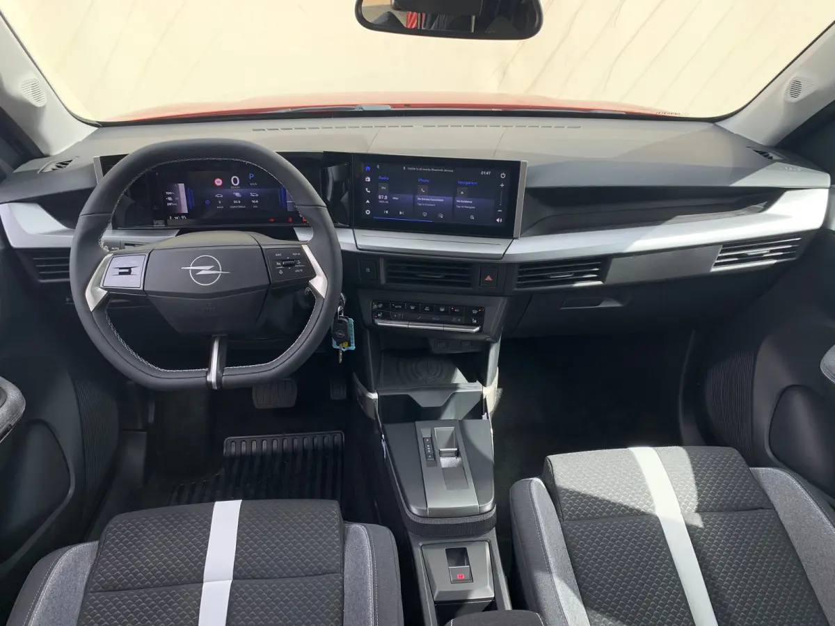 GS 44 kWh Airco | Camera | Cruise Control | DAB | LED | LMV 17" | Navi | PDC V&A | Stoel-Stuur en Voorruitverwarming |
