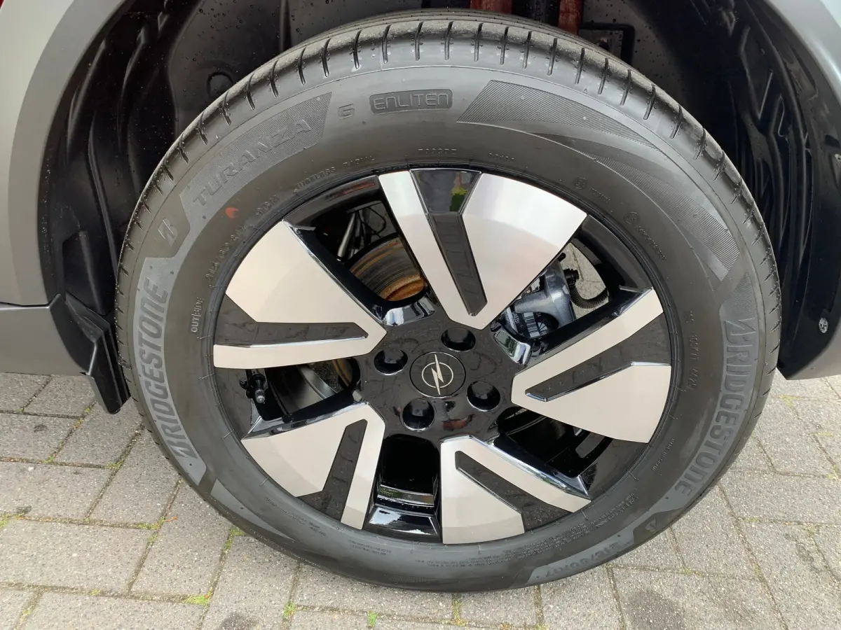 GS 44 kWh Airco | Camera | Cruise Control | DAB | LED | LMV 17" | Navi | PDC V&A | Stoel-Stuur en Voorruitverwarming |