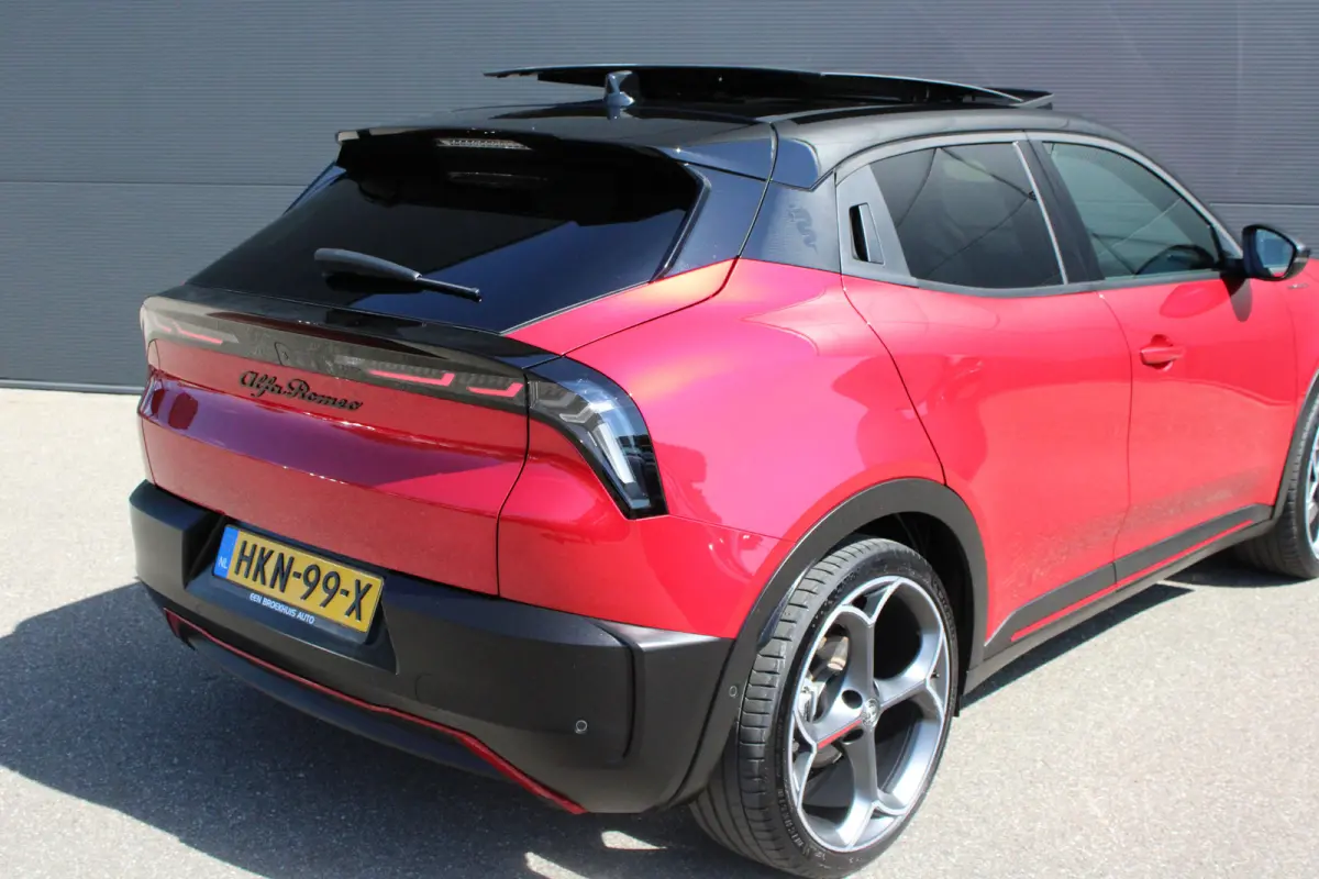 Elettrica Veloce 280pk 54 kWh | Nieuwprijs €55.000,- | Panorama/schuifdak | Sabelt sportstoelen | NL auto | 11.000km |