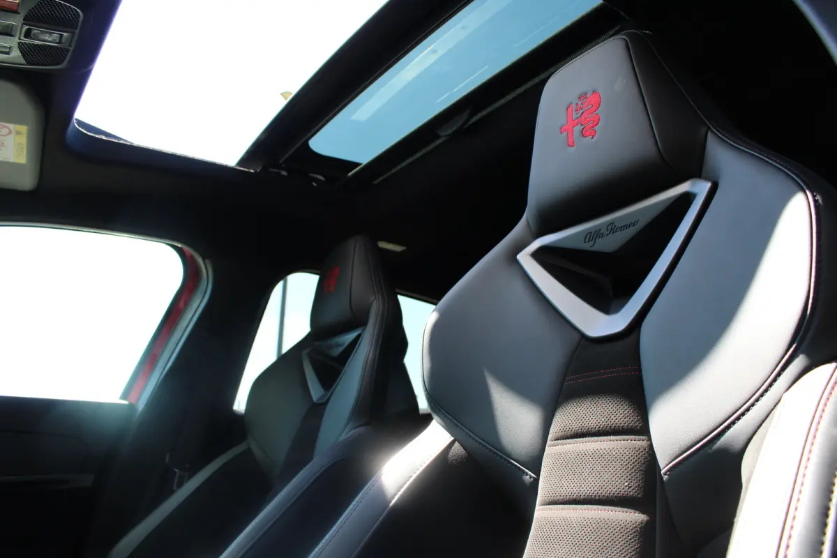 Elettrica Veloce 280pk 54 kWh | Nieuwprijs €55.000,- | Panorama/schuifdak | Sabelt sportstoelen | NL auto | 11.000km |