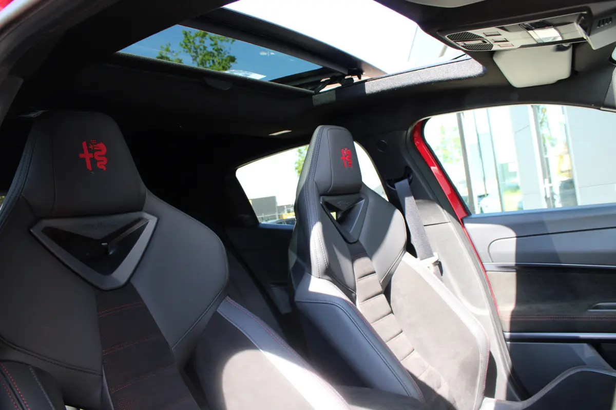 Elettrica Veloce 280pk 54 kWh | Nieuwprijs €55.000,- | Panorama/schuifdak | Sabelt sportstoelen | NL auto | 11.000km |