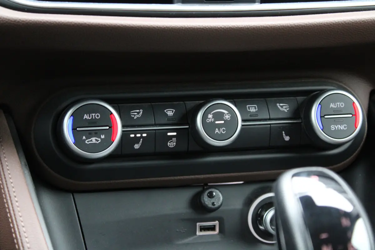 2.0 T AWD Super | Navigatie | Afneembare Trekhaak | 20" Lichtmetalen Velgen | Achteruitrijcamera