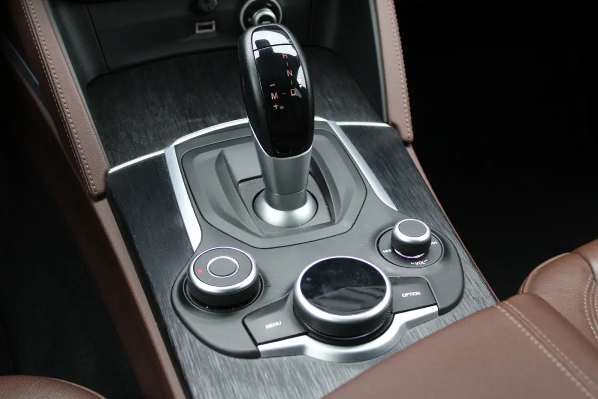 2.0 T AWD Super | Navigatie | Afneembare Trekhaak | 20" Lichtmetalen Velgen | Achteruitrijcamera
