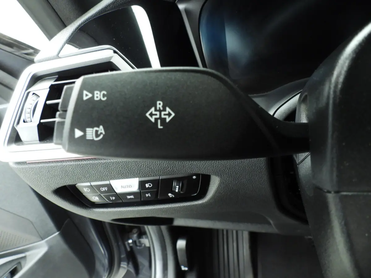 320i | LED | Navigatie | Sportstoelen | Stoelverwarming | Shadow Line | DAB | Hifi speakers | Alu 17 inch