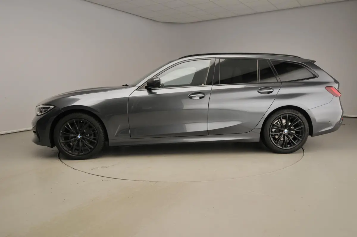 320i | LED | Navigatie | Sportstoelen | Stoelverwarming | Shadow Line | DAB | Hifi speakers | Alu 17 inch