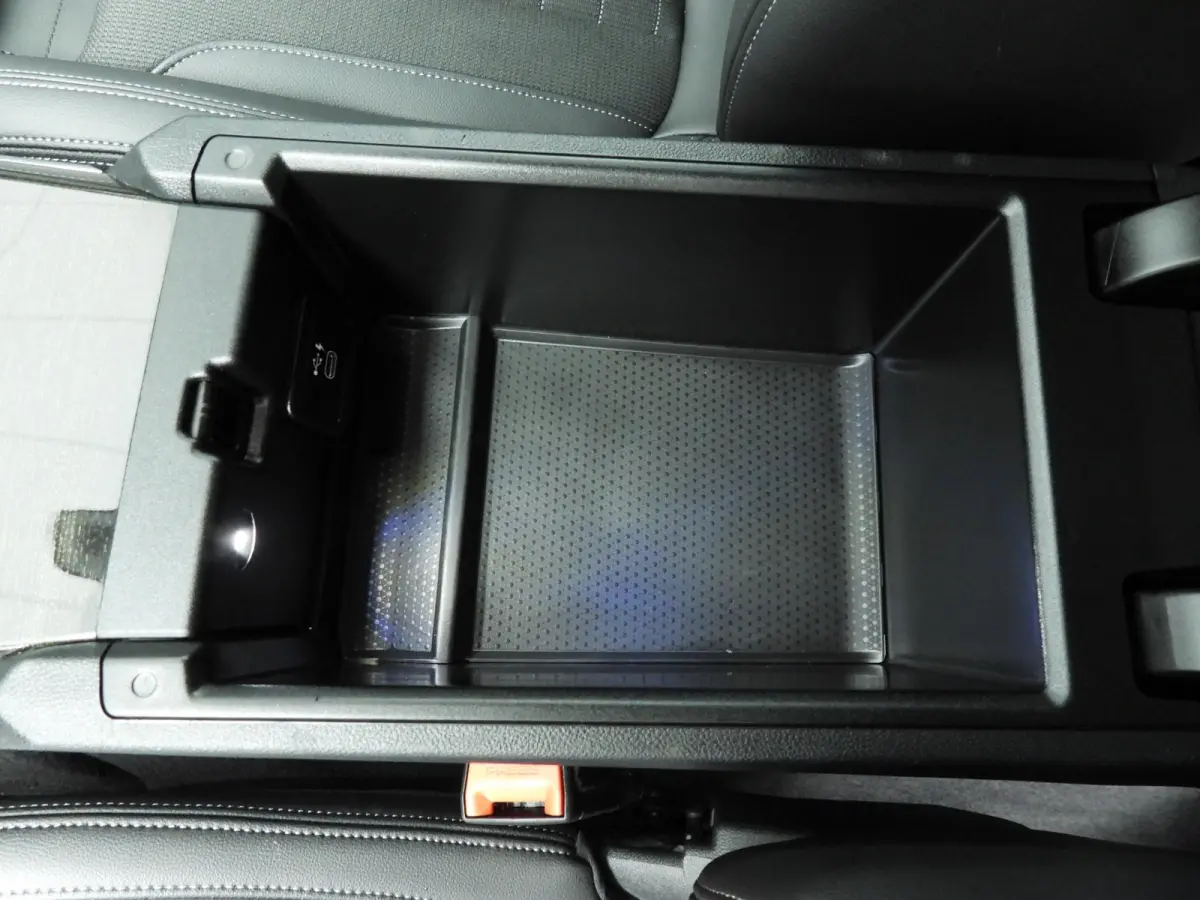 320i | LED | Navigatie | Sportstoelen | Stoelverwarming | Shadow Line | DAB | Hifi speakers | Alu 17 inch