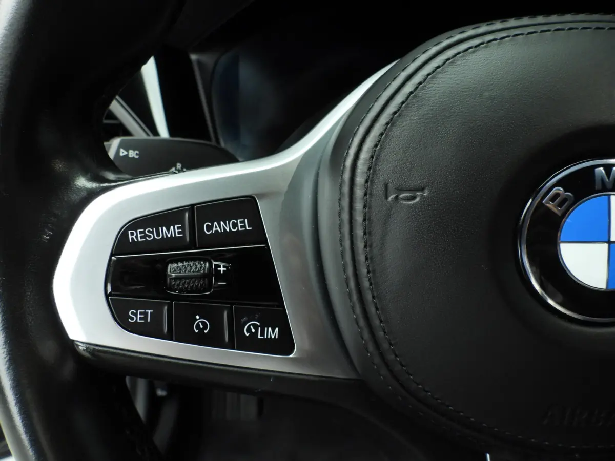 320i | LED | Navigatie | Sportstoelen | Stoelverwarming | Shadow Line | DAB | Hifi speakers | Alu 17 inch