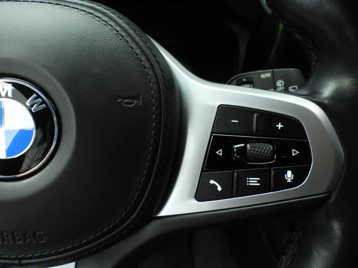 320i | LED | Navigatie | Sportstoelen | Stoelverwarming | Shadow Line | DAB | Hifi speakers | Alu 17 inch
