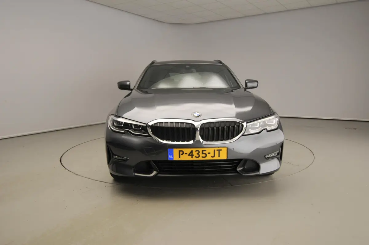 320i | LED | Navigatie | Sportstoelen | Stoelverwarming | Shadow Line | DAB | Hifi speakers | Alu 17 inch