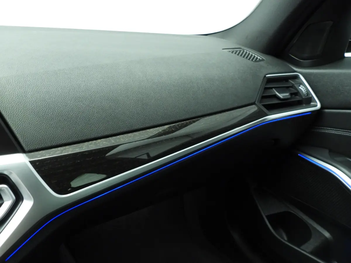 320i | LED | Navigatie | Sportstoelen | Stoelverwarming | Shadow Line | DAB | Hifi speakers | Alu 17 inch