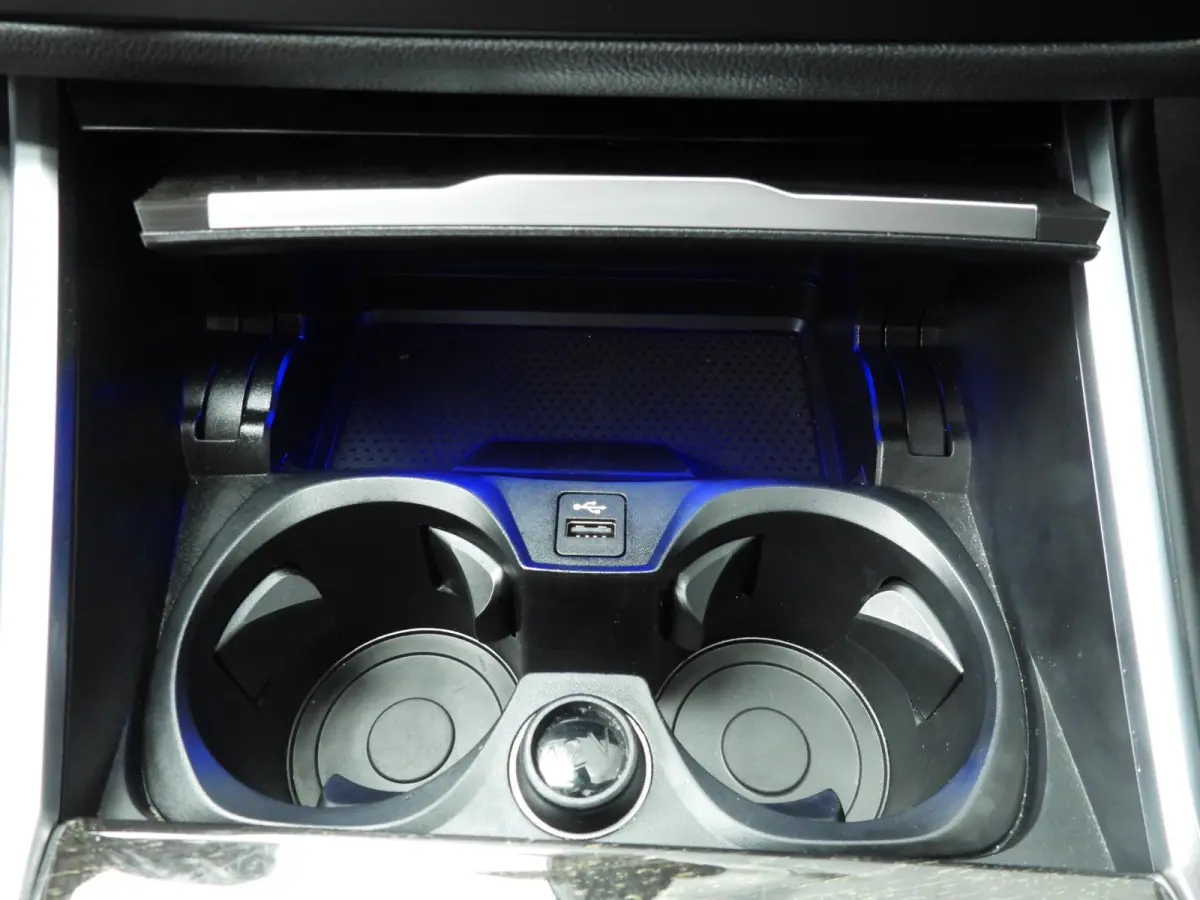 320i | LED | Navigatie | Sportstoelen | Stoelverwarming | Shadow Line | DAB | Hifi speakers | Alu 17 inch