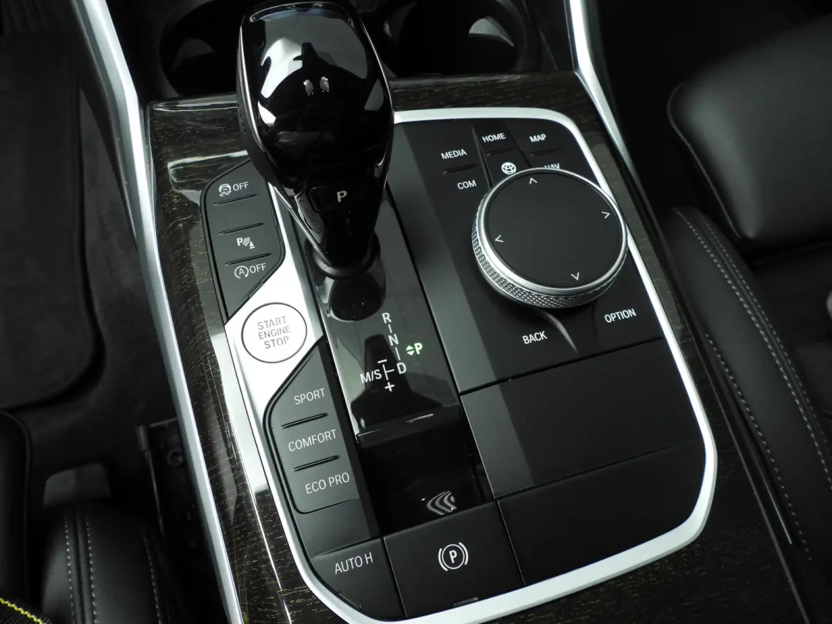 320i | LED | Navigatie | Sportstoelen | Stoelverwarming | Shadow Line | DAB | Hifi speakers | Alu 17 inch