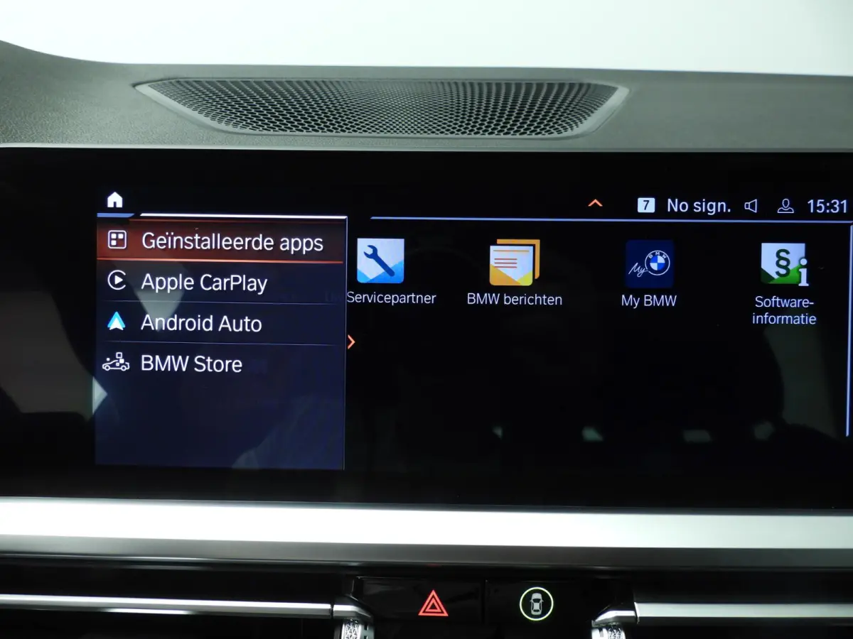 320i | LED | Navigatie | Sportstoelen | Stoelverwarming | Shadow Line | DAB | Hifi speakers | Alu 17 inch