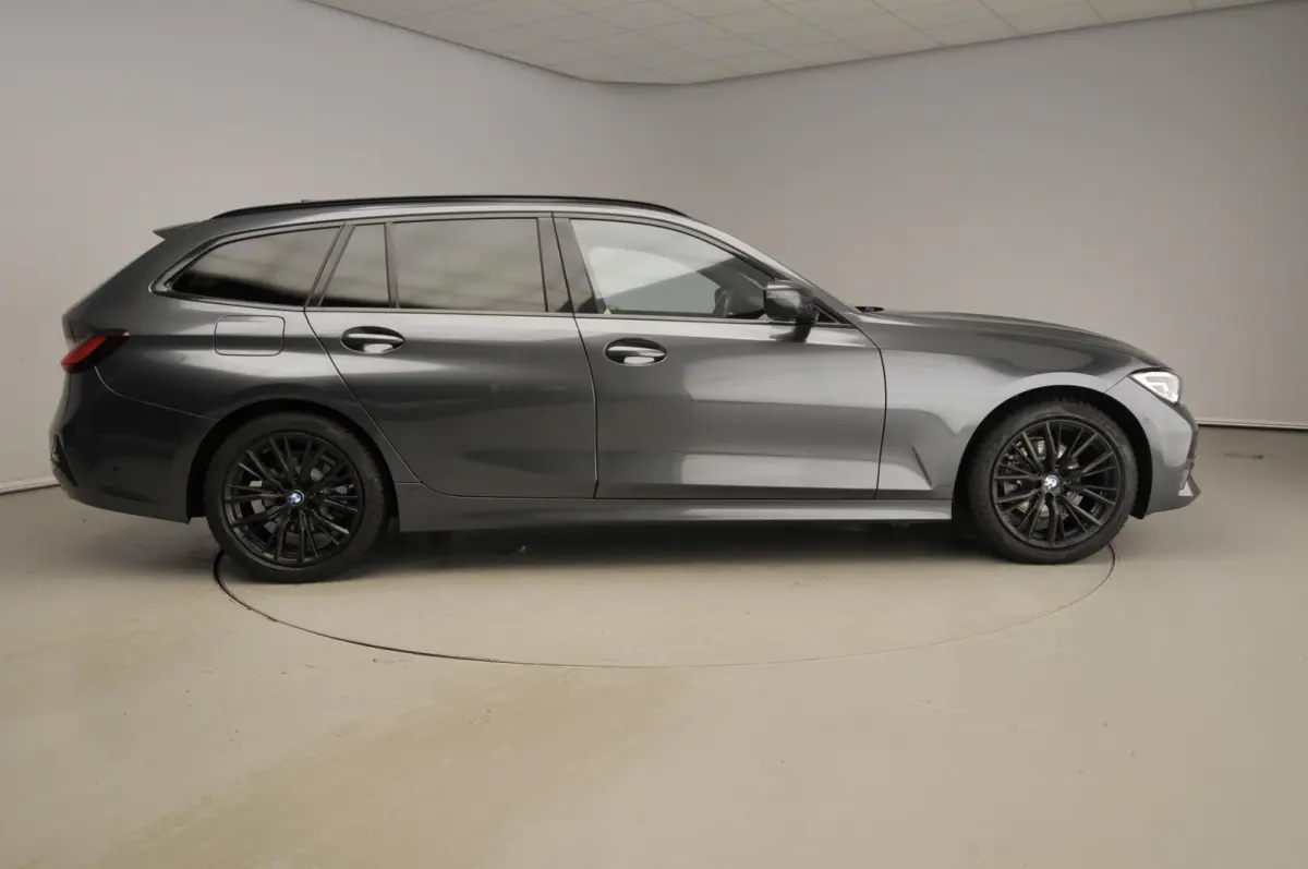 320i | LED | Navigatie | Sportstoelen | Stoelverwarming | Shadow Line | DAB | Hifi speakers | Alu 17 inch