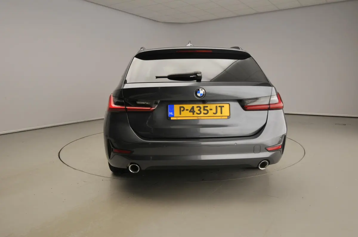 320i | LED | Navigatie | Sportstoelen | Stoelverwarming | Shadow Line | DAB | Hifi speakers | Alu 17 inch