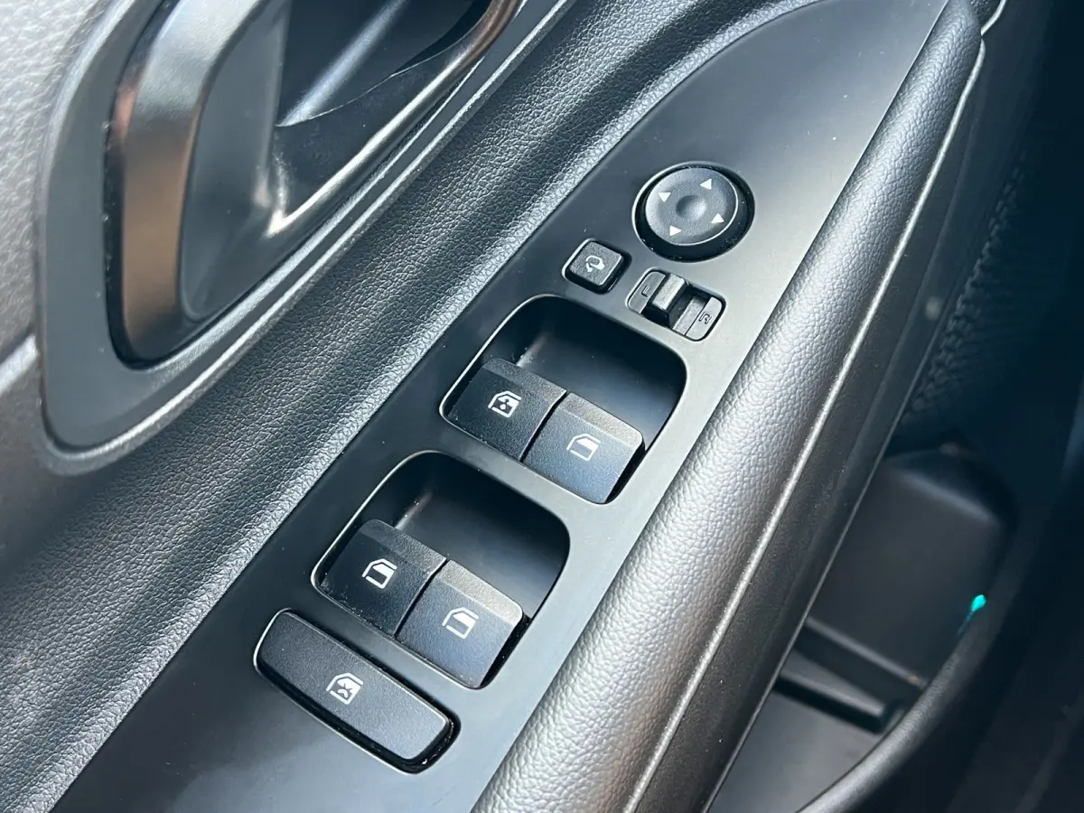 1.0 T-GDI 100pk Comfort | Airco | Camera | Carplay | Cruise control | Dodehoek detectie | Navigatie | Parkeersensoren | Digitaal cockpit | Lichtmetalen velgen