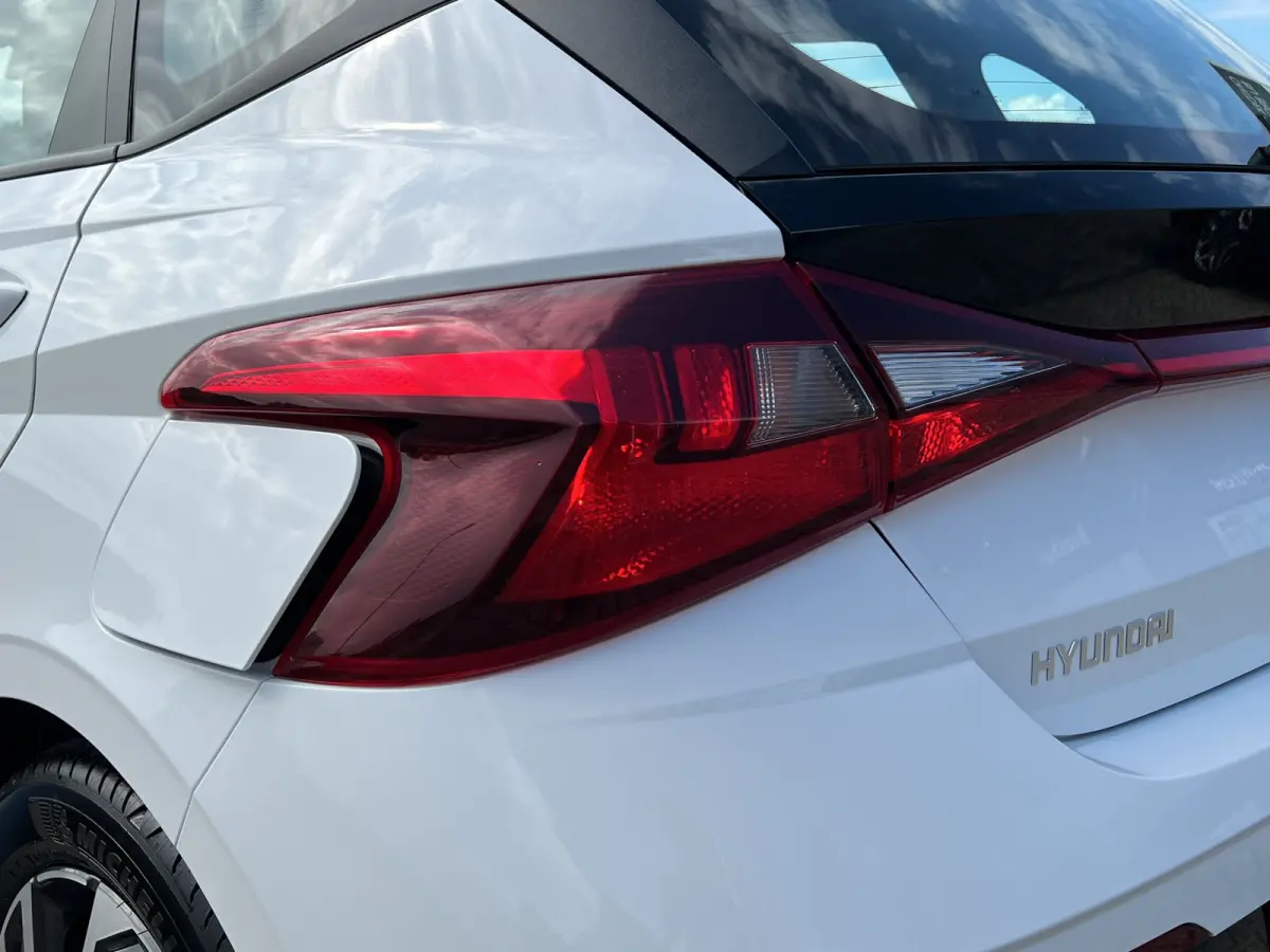 1.0 T-GDI 100pk Comfort | Airco | Camera | Carplay | Cruise control | Dodehoek detectie | Navigatie | Parkeersensoren | Digitaal cockpit | Lichtmetalen velgen