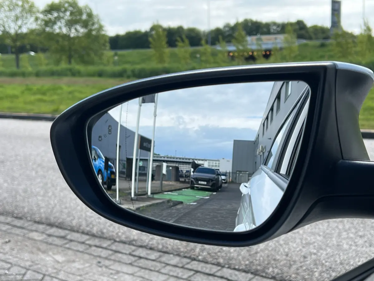 1.0 T-GDI 100pk Comfort | Airco | Camera | Carplay | Cruise control | Dodehoek detectie | Navigatie | Parkeersensoren | Digitaal cockpit | Lichtmetalen velgen