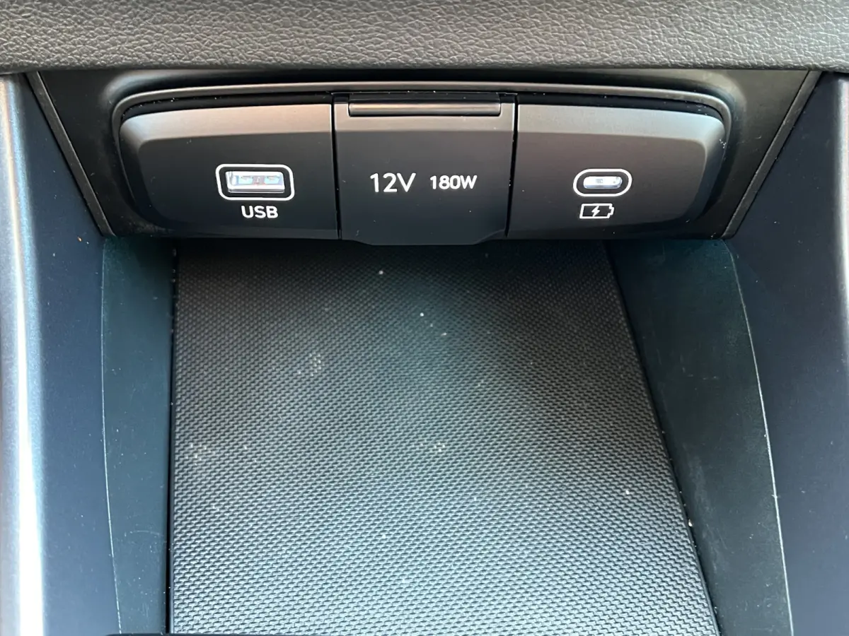 1.0 T-GDI 100pk Comfort | Airco | Camera | Carplay | Cruise control | Dodehoek detectie | Navigatie | Parkeersensoren | Digitaal cockpit | Lichtmetalen velgen