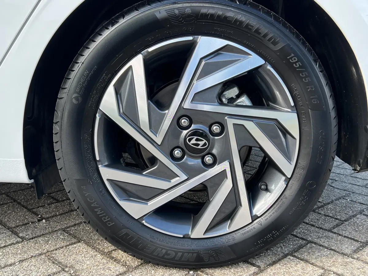 1.0 T-GDI 100pk Comfort | Airco | Camera | Carplay | Cruise control | Dodehoek detectie | Navigatie | Parkeersensoren | Digitaal cockpit | Lichtmetalen velgen