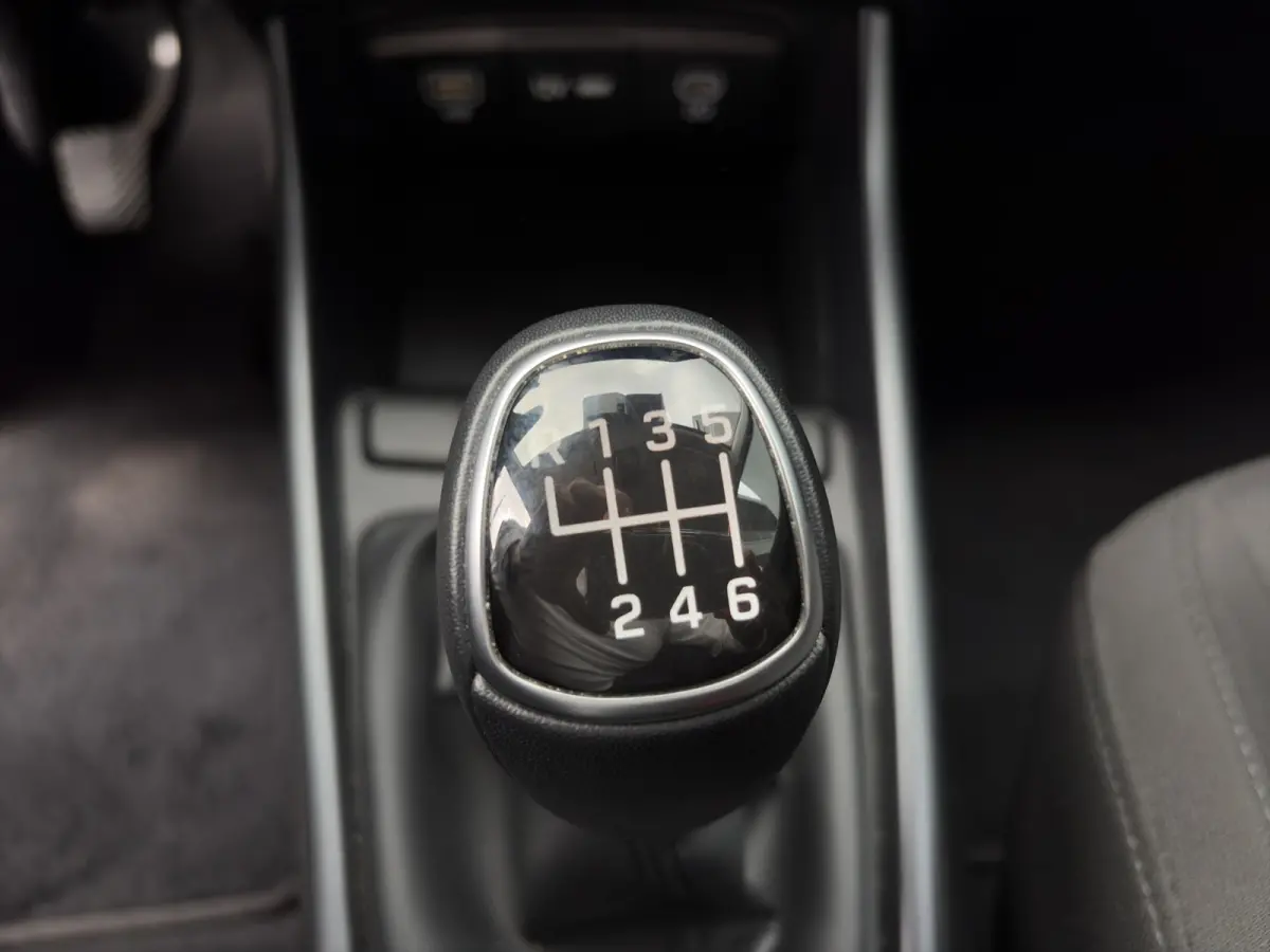 1.0 T-GDI 100pk Comfort | Airco | Camera | Carplay | Cruise control | Dodehoek detectie | Navigatie | Parkeersensoren | Digitaal cockpit | Lichtmetalen velgen