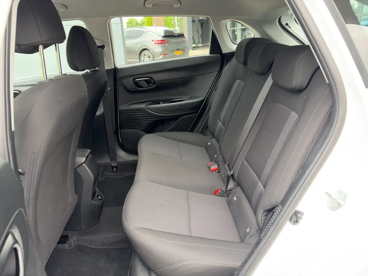 1.0 T-GDI 100pk Comfort | Airco | Camera | Carplay | Cruise control | Dodehoek detectie | Navigatie | Parkeersensoren | Digitaal cockpit | Lichtmetalen velgen