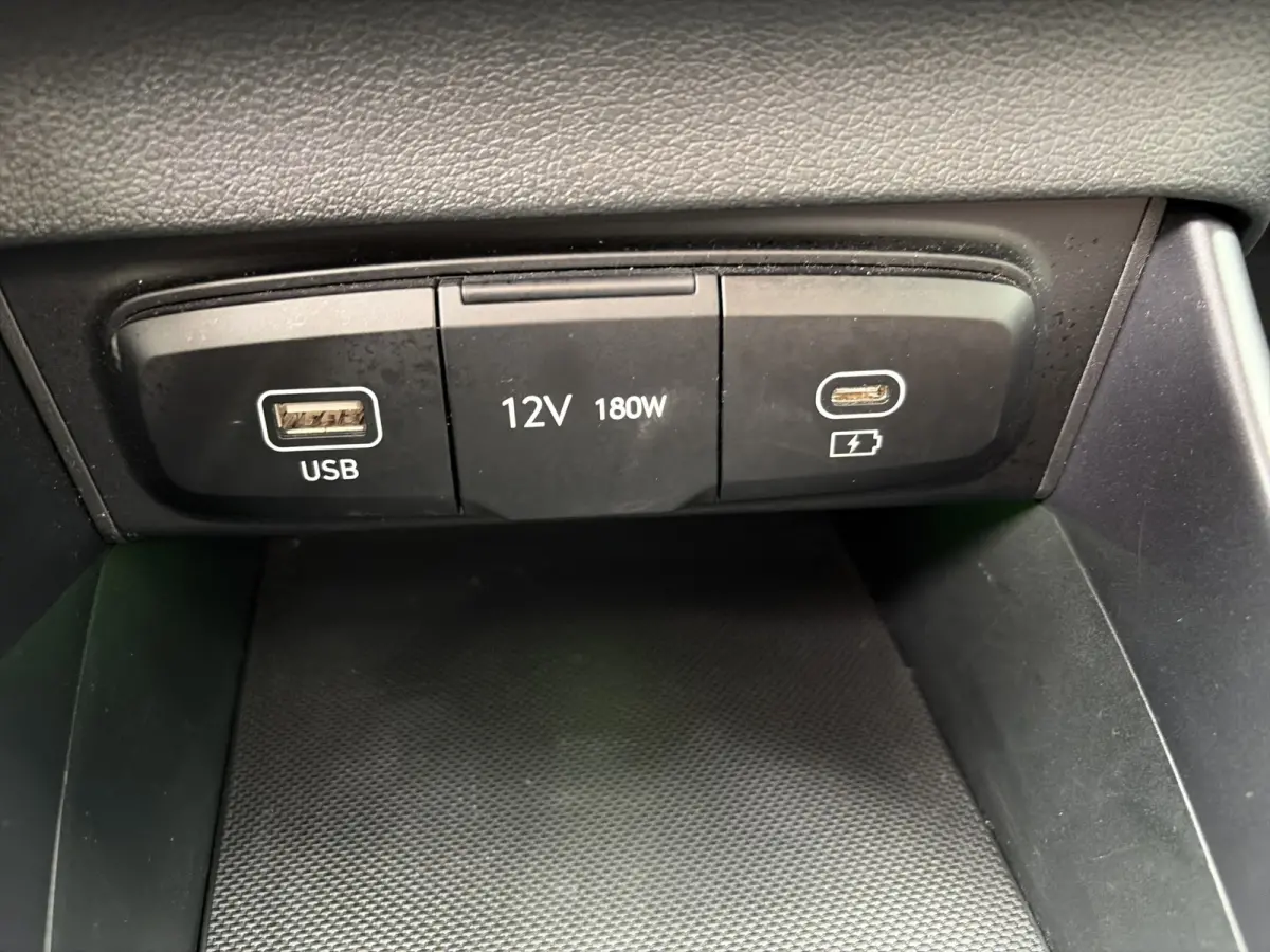 1.0 T-GDI 100pk Comfort | Airco | Camera | Carplay | Cruise control | Dodehoek detectie | Navigatie | Parkeersensoren | Digitaal cockpit | Lichtmetalen velgen