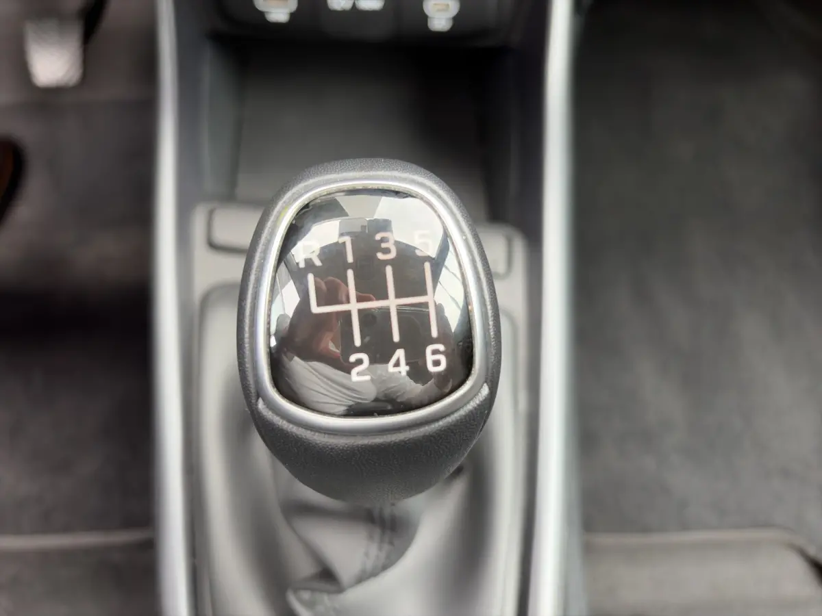 1.0 T-GDI 100pk Comfort | Airco | Camera | Carplay | Cruise control | Dodehoek detectie | Navigatie | Parkeersensoren | Digitaal cockpit | Lichtmetalen velgen