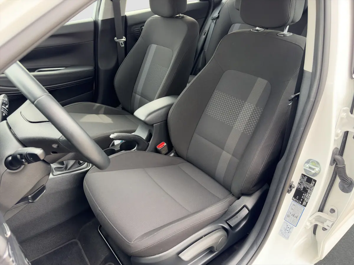 1.0 T-GDI 100pk Comfort | Airco | Camera | Carplay | Cruise control | Dodehoek detectie | Navigatie | Parkeersensoren | Digitaal cockpit | Lichtmetalen velgen