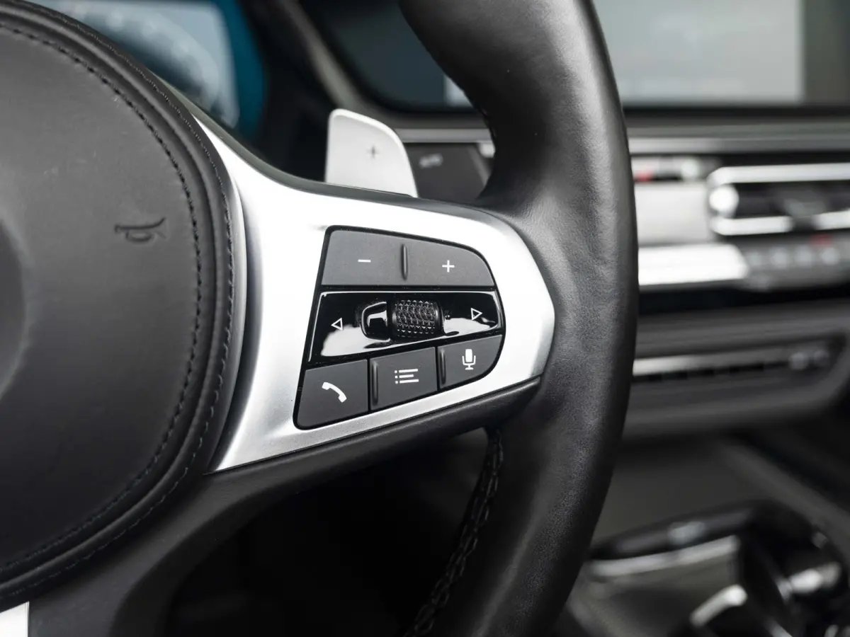 sDrive30i | High Executive | M Sportpakket | 19 inch | Stuurwielverwarming | Comfort Access | Driving Assistent | Head Up Display | Harman Kardon