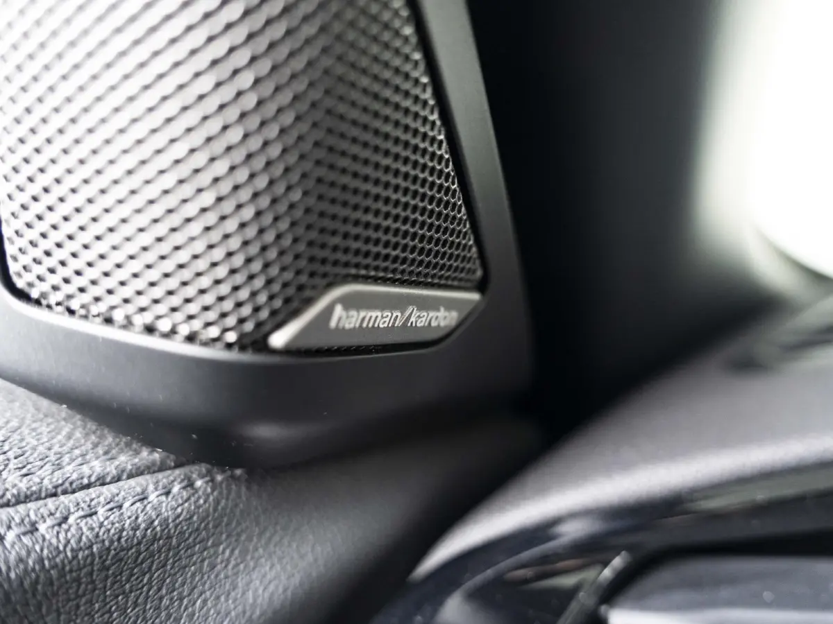 sDrive30i | High Executive | M Sportpakket | 19 inch | Stuurwielverwarming | Comfort Access | Driving Assistent | Head Up Display | Harman Kardon