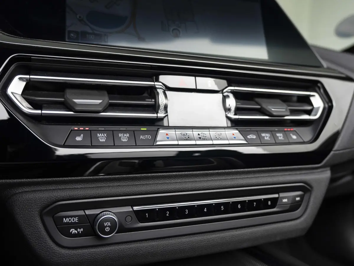 sDrive30i | High Executive | M Sportpakket | 19 inch | Stuurwielverwarming | Comfort Access | Driving Assistent | Head Up Display | Harman Kardon
