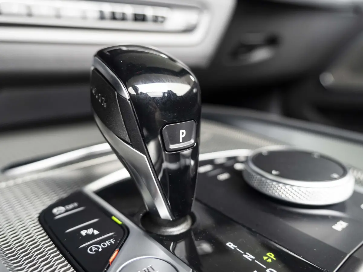 sDrive30i | High Executive | M Sportpakket | 19 inch | Stuurwielverwarming | Comfort Access | Driving Assistent | Head Up Display | Harman Kardon