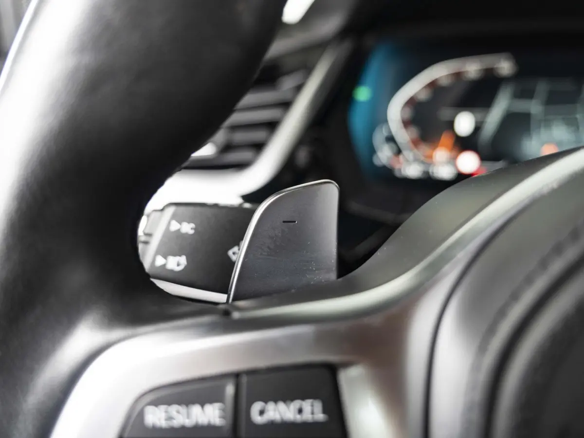 sDrive30i | High Executive | M Sportpakket | 19 inch | Stuurwielverwarming | Comfort Access | Driving Assistent | Head Up Display | Harman Kardon
