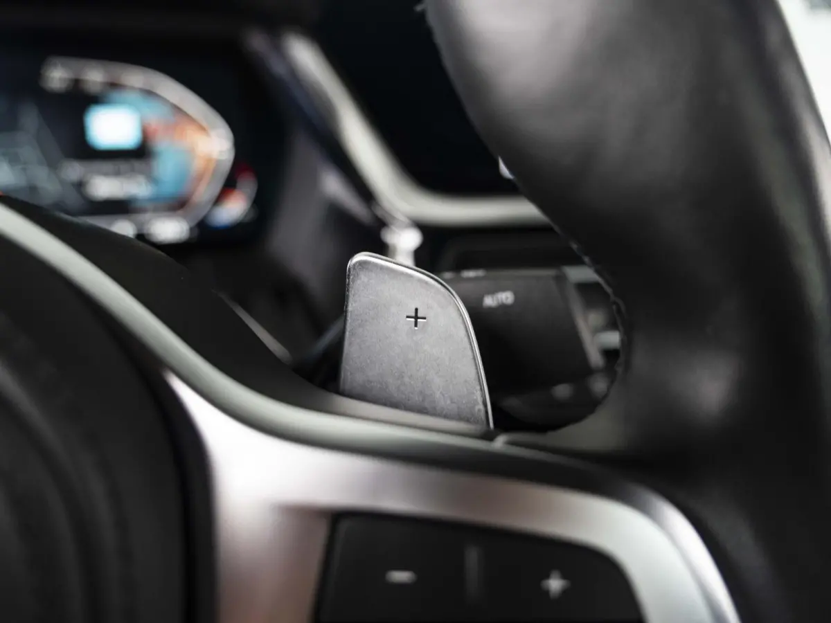 sDrive30i | High Executive | M Sportpakket | 19 inch | Stuurwielverwarming | Comfort Access | Driving Assistent | Head Up Display | Harman Kardon