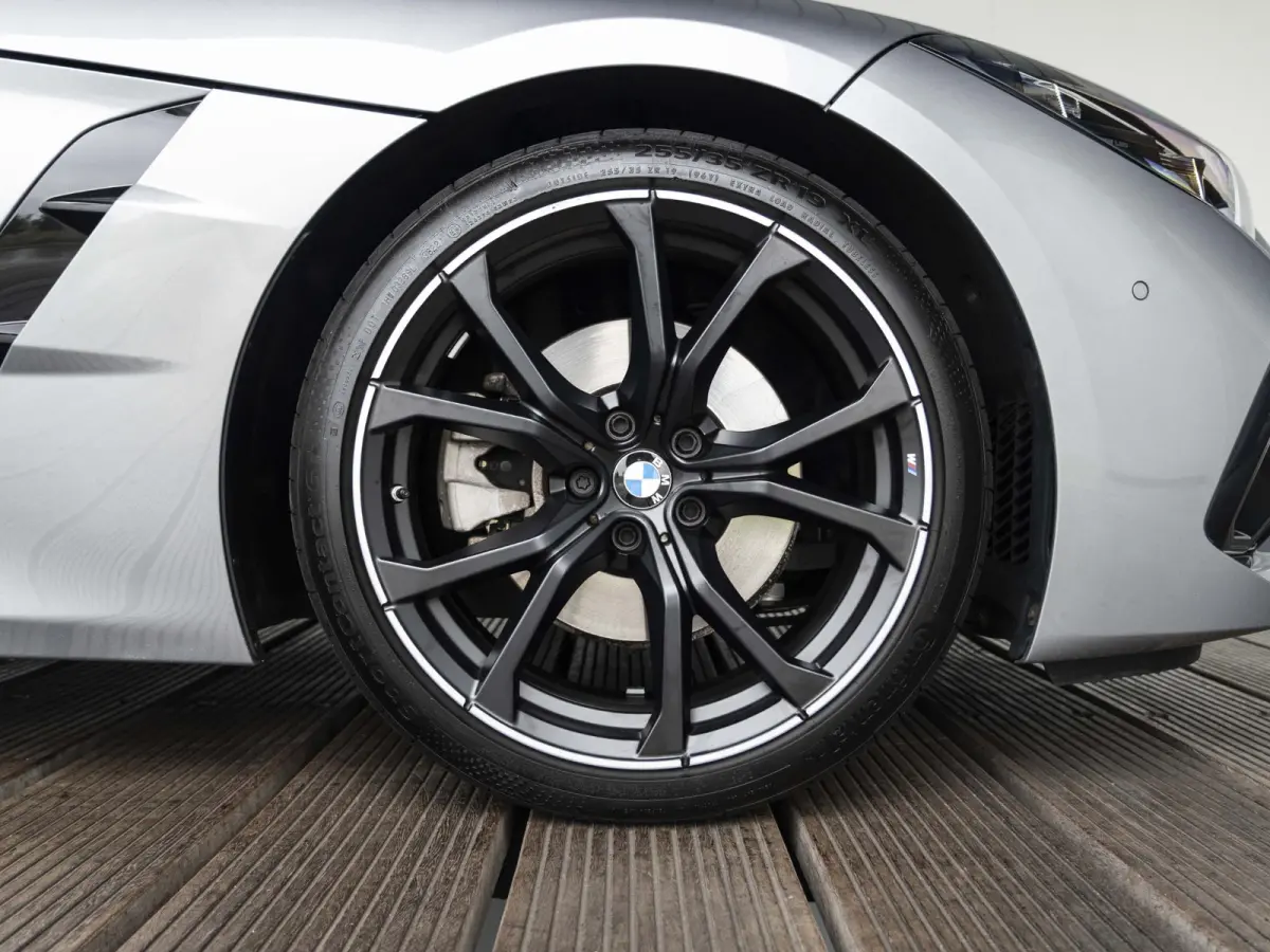 sDrive30i | High Executive | M Sportpakket | 19 inch | Stuurwielverwarming | Comfort Access | Driving Assistent | Head Up Display | Harman Kardon