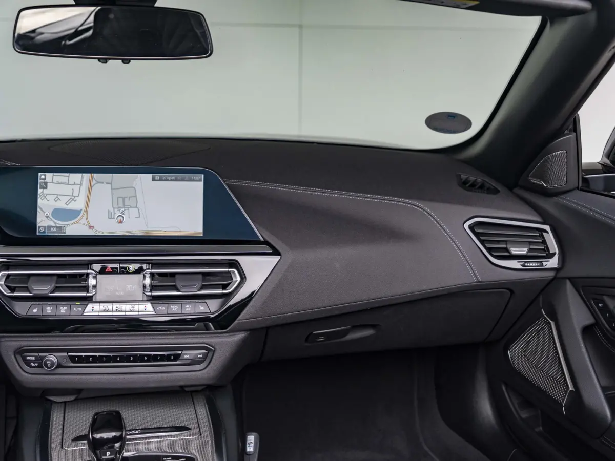 sDrive30i | High Executive | M Sportpakket | 19 inch | Stuurwielverwarming | Comfort Access | Driving Assistent | Head Up Display | Harman Kardon