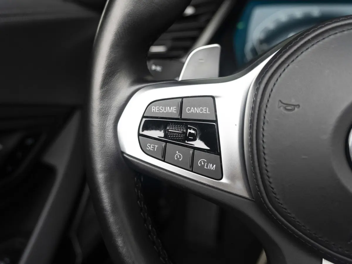 sDrive30i | High Executive | M Sportpakket | 19 inch | Stuurwielverwarming | Comfort Access | Driving Assistent | Head Up Display | Harman Kardon