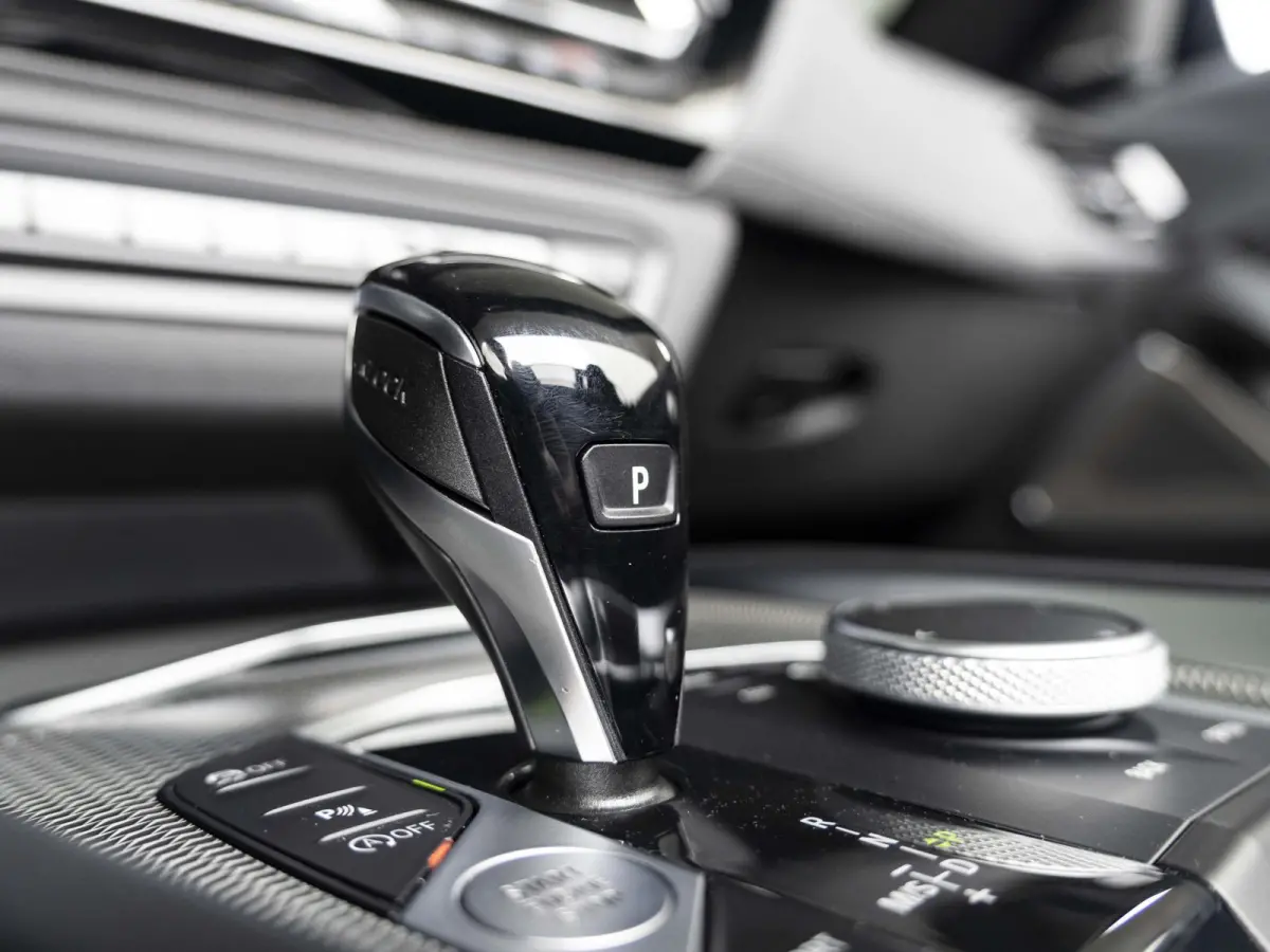 sDrive30i | High Executive | M Sportpakket | 19 inch | Stuurwielverwarming | Comfort Access | Driving Assistent | Head Up Display | Harman Kardon