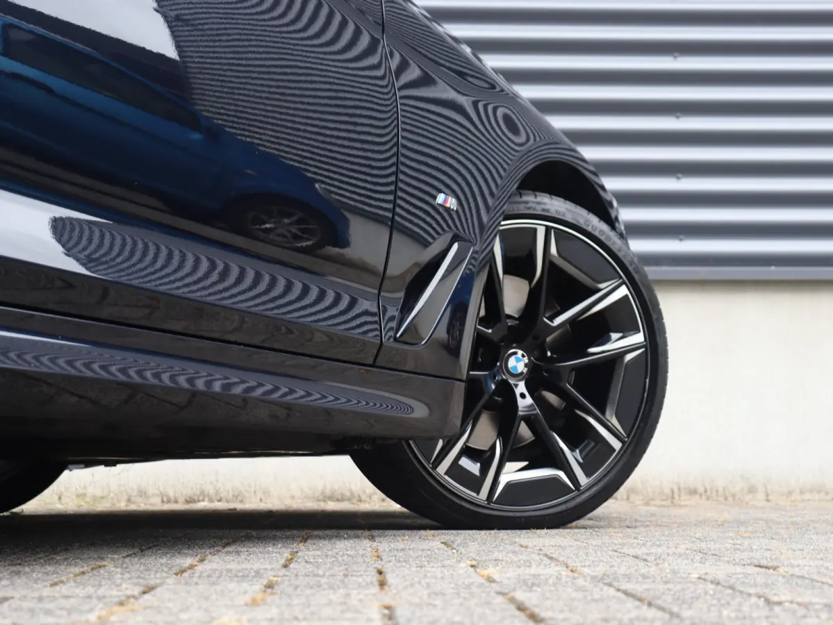 530i | High Executive | M Sportpakket | Panodak | Head-Up | Trekhaak | Driving Assistant Prof. | Hi-Fi | Parking Assistant Plus | Laserlight | Comfort Access | 20'' LMV