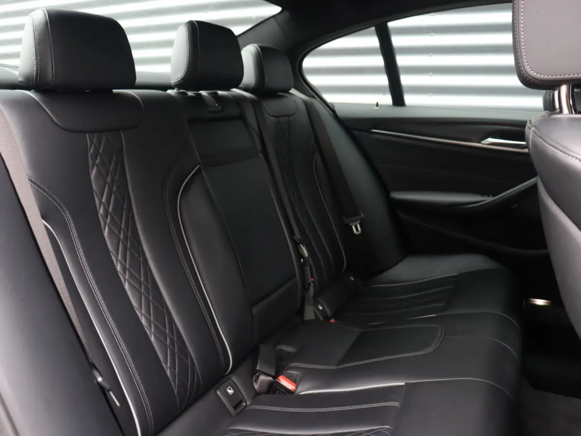 530i | High Executive | M Sportpakket | Panodak | Head-Up | Trekhaak | Driving Assistant Prof. | Hi-Fi | Parking Assistant Plus | Laserlight | Comfort Access | 20'' LMV