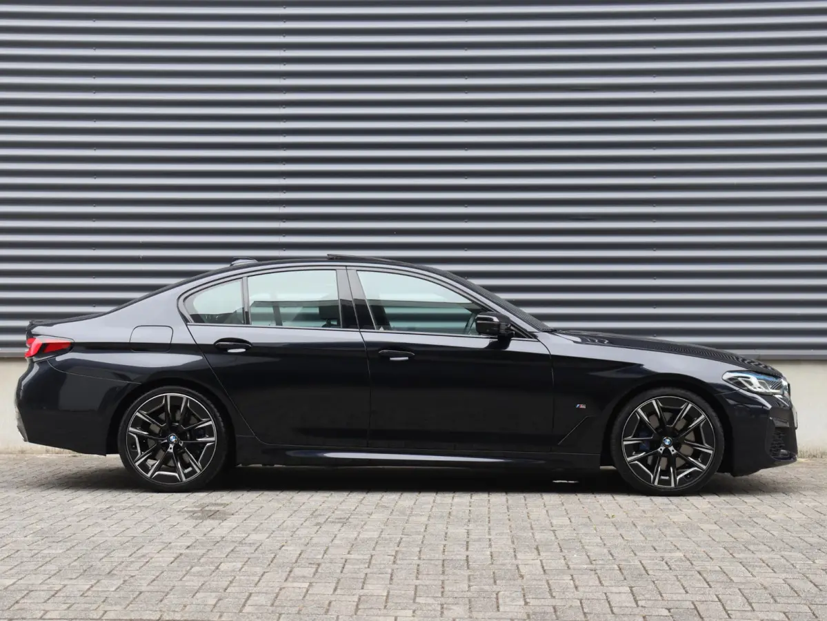 530i | High Executive | M Sportpakket | Panodak | Head-Up | Trekhaak | Driving Assistant Prof. | Hi-Fi | Parking Assistant Plus | Laserlight | Comfort Access | 20'' LMV