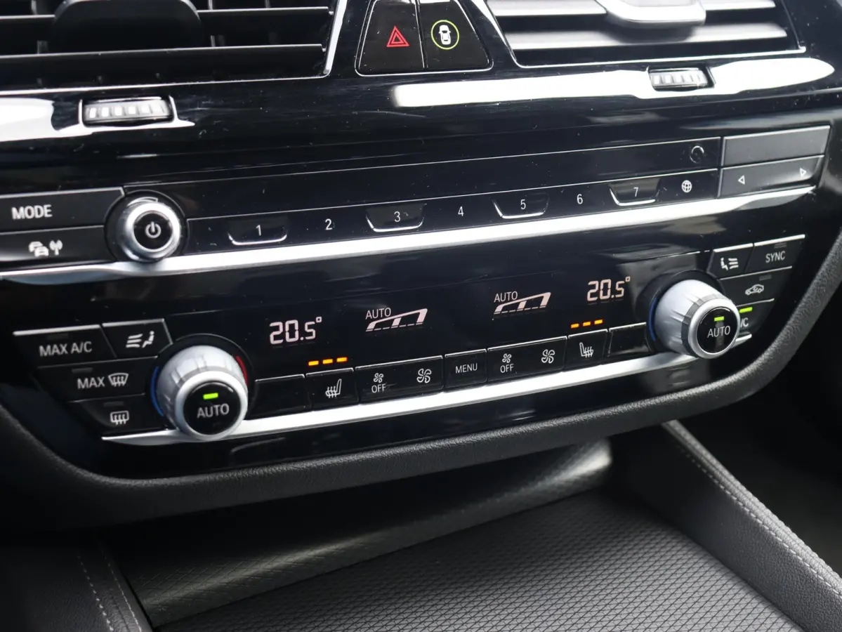 530i | High Executive | M Sportpakket | Panodak | Head-Up | Trekhaak | Driving Assistant Prof. | Hi-Fi | Parking Assistant Plus | Laserlight | Comfort Access | 20'' LMV