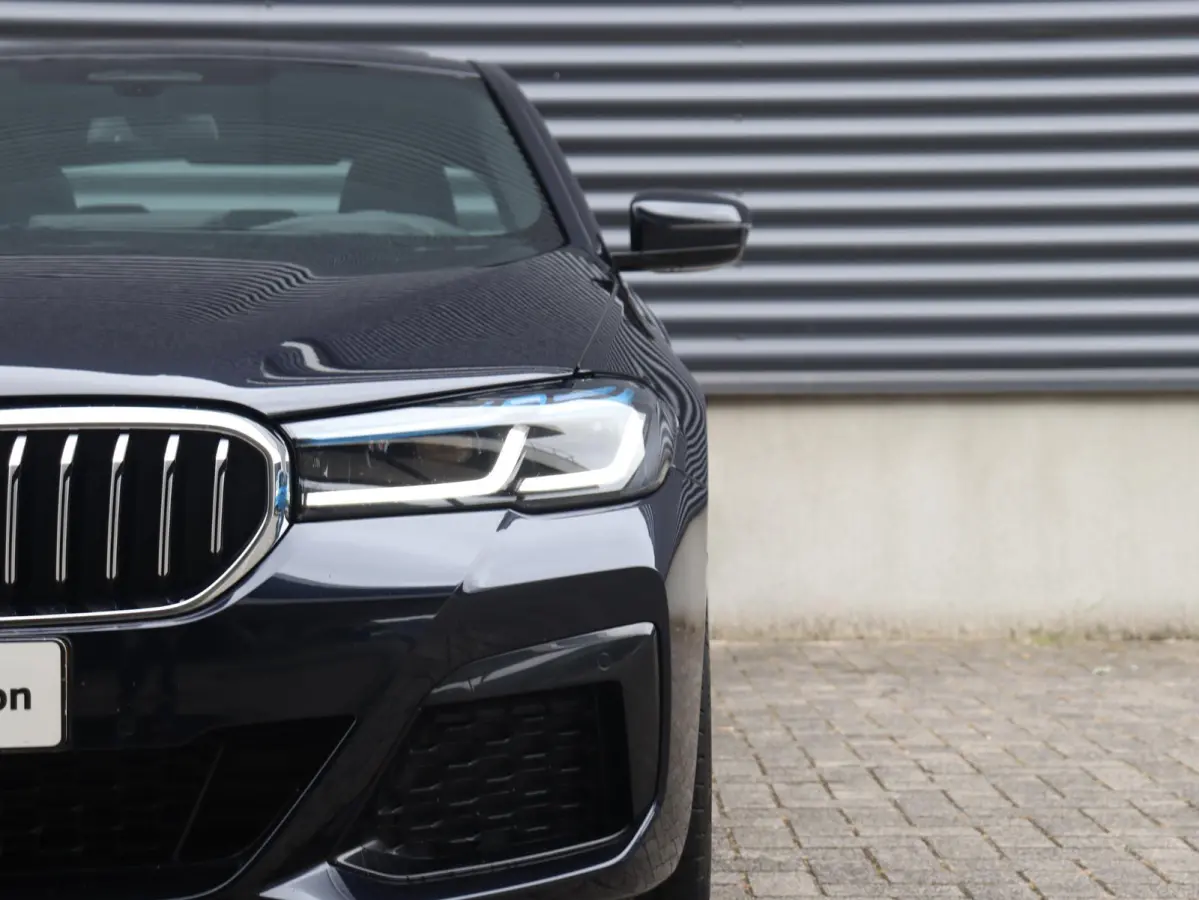 530i | High Executive | M Sportpakket | Panodak | Head-Up | Trekhaak | Driving Assistant Prof. | Hi-Fi | Parking Assistant Plus | Laserlight | Comfort Access | 20'' LMV